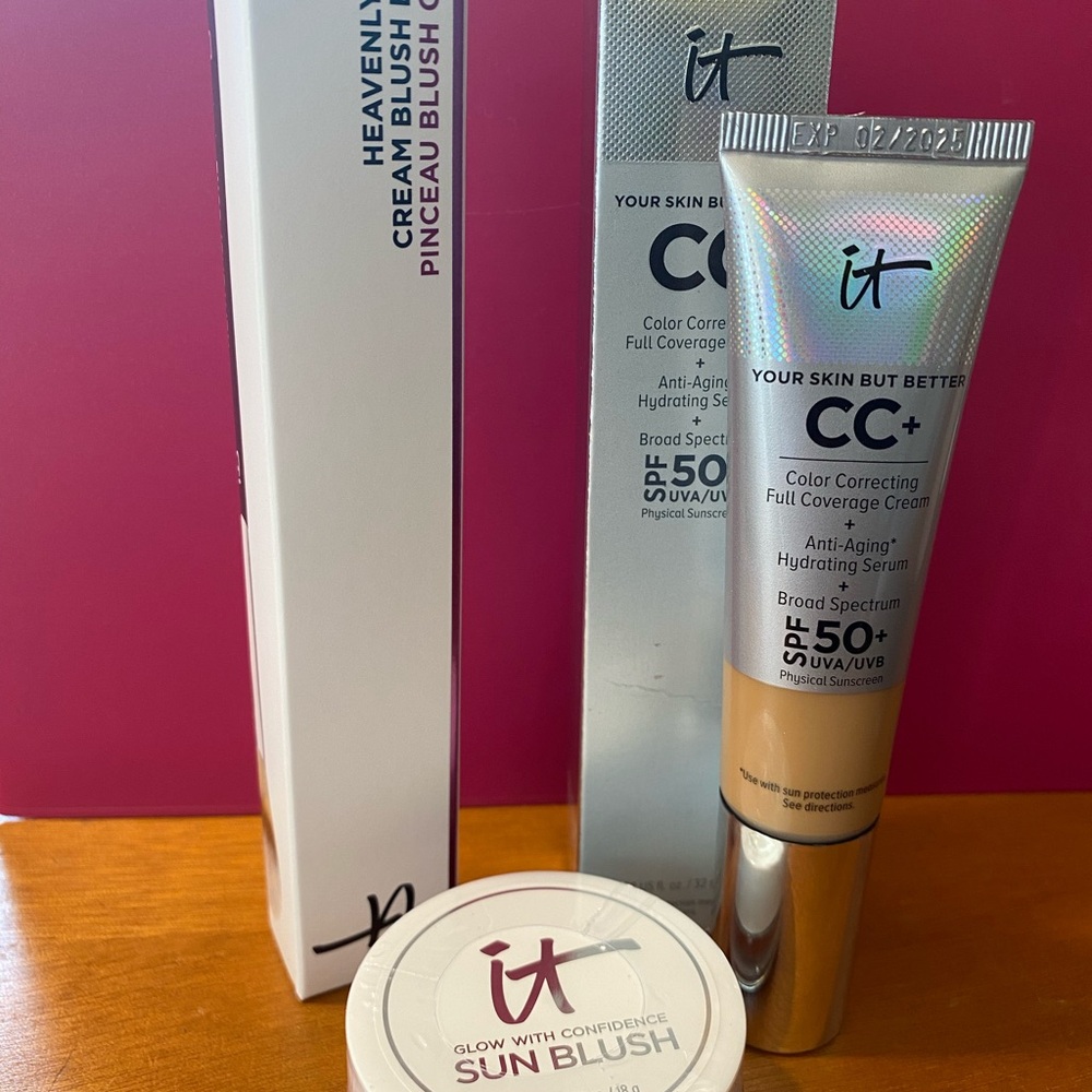 IT Cosmetics - Glow with Confidence - NIB!